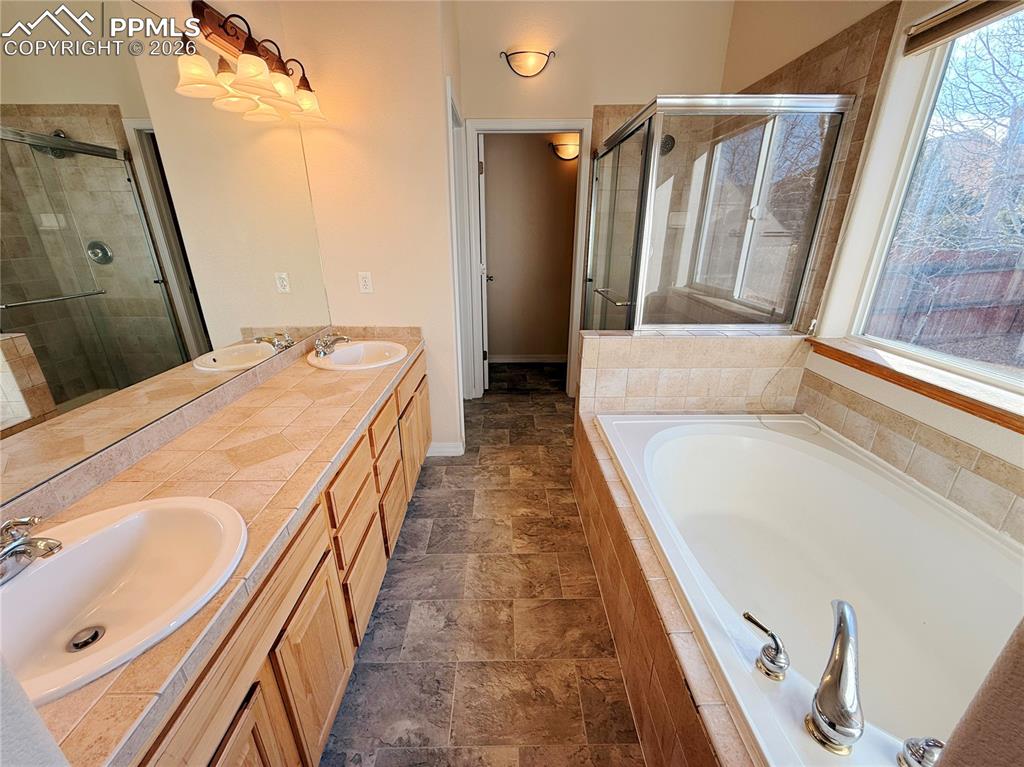 Image 31 of 50: Bathroom