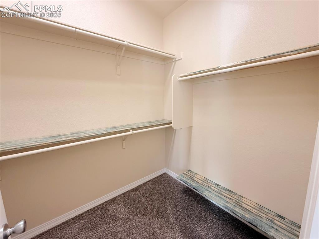 Image 32 of 50: Closet