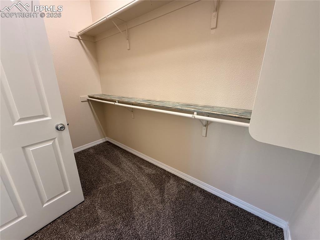 Image 33 of 50: Closet