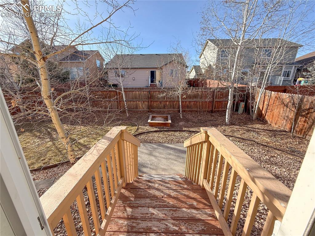 Image 35 of 50: Deck