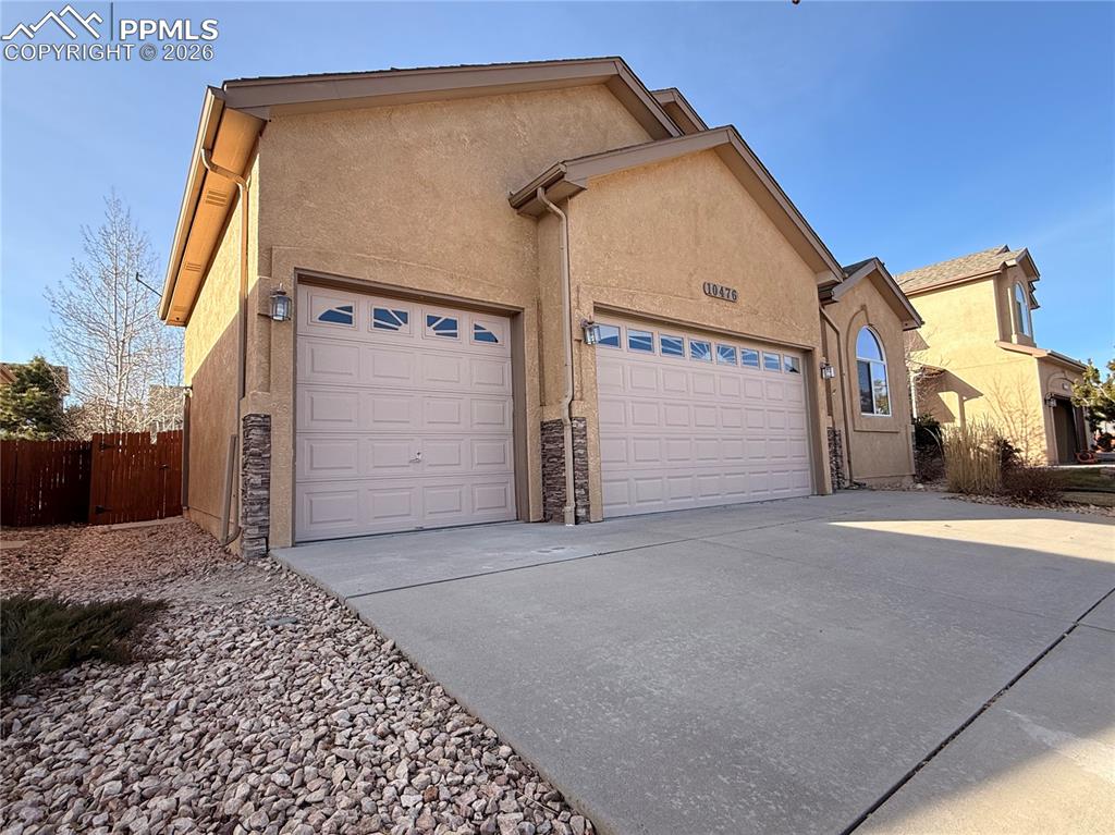 Image 4 of 50: Front of Structure