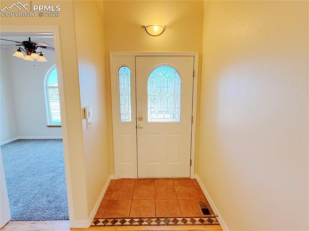 Image 6 of 50: Entry