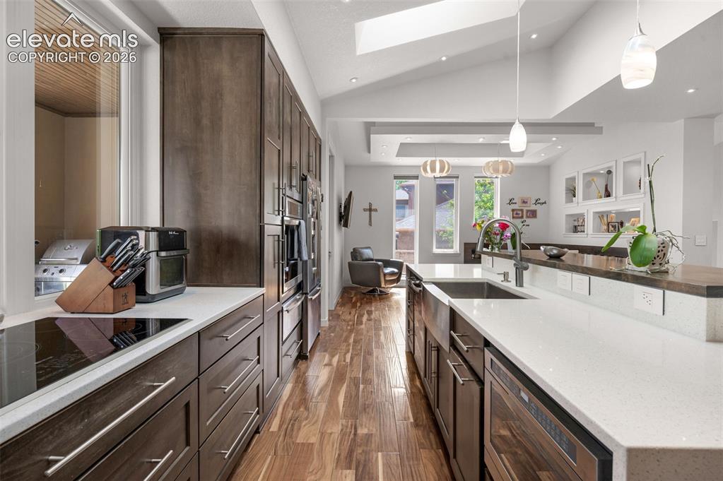 Image 15 of 50: Kitchen