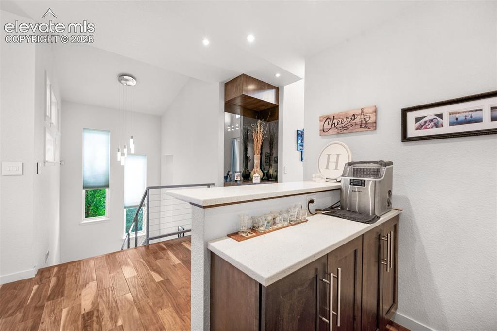 Image 18 of 50: Kitchen