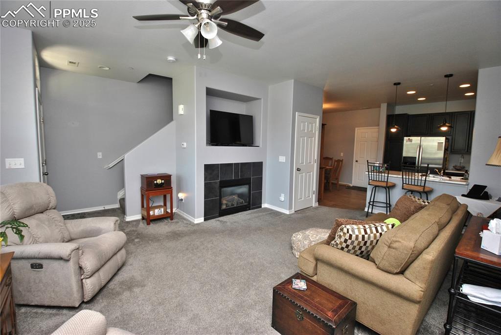 Image 4 of 19: Living Room