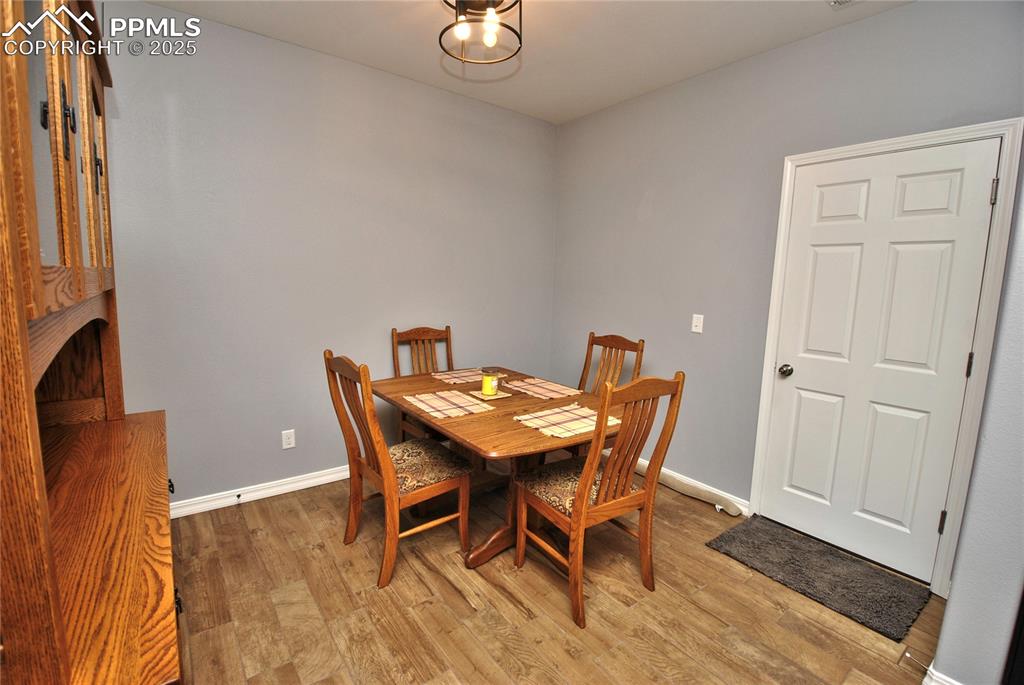 Image 8 of 19: Dining Area
