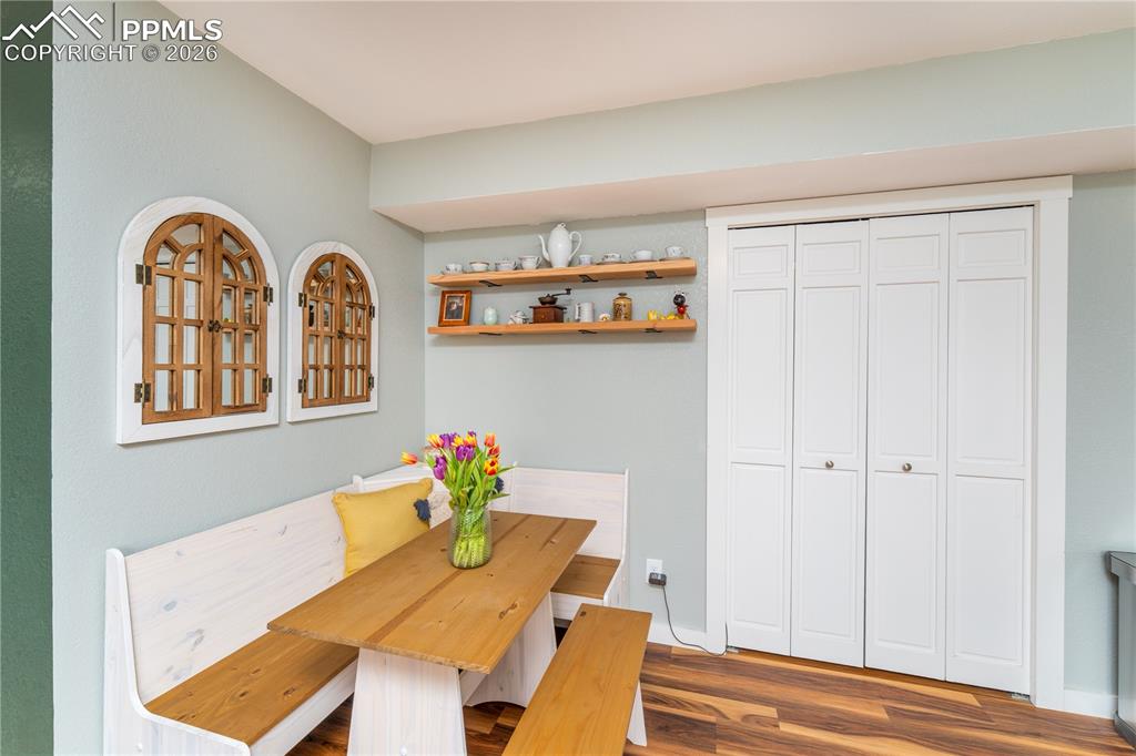 Image 10 of 49: Dining Area
