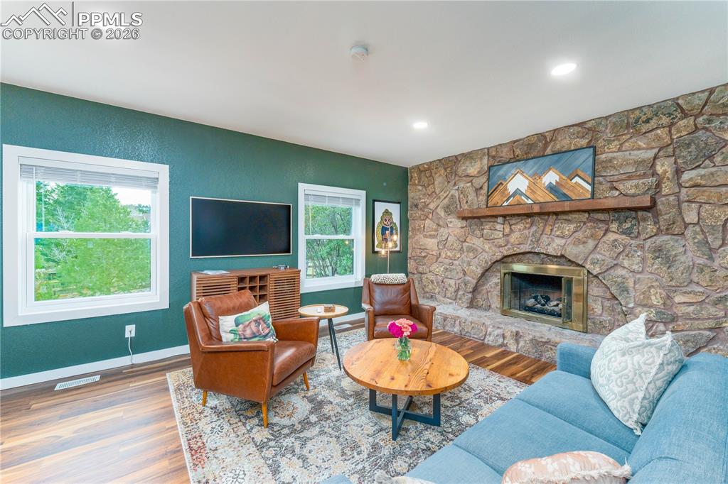 Image 11 of 49: Living Room