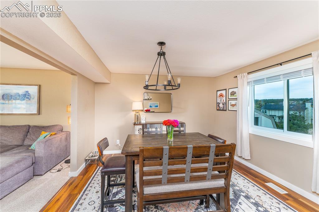 Image 14 of 49: Dining Area