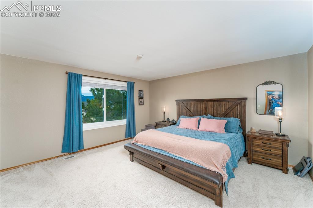 Image 16 of 49: Bedroom