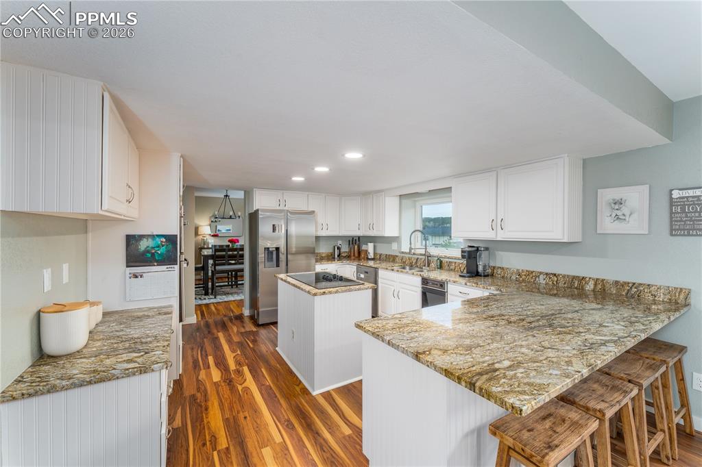 Image 8 of 49: Kitchen
