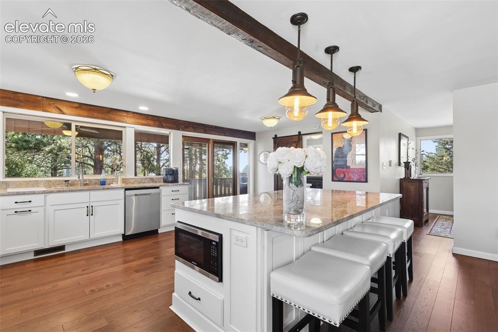 Image 11 of 50: Kitchen