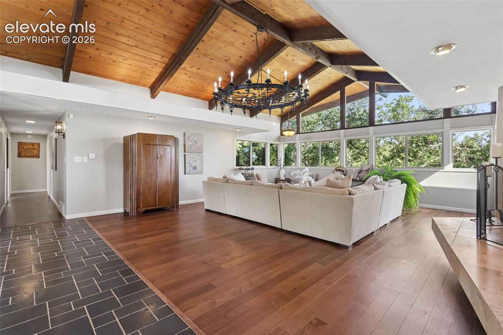 Image 9 of 50: Living Room