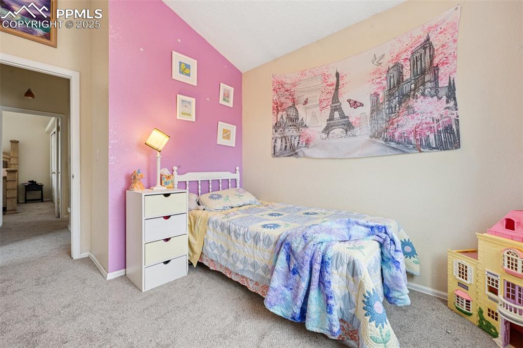 Image 18 of 28: Bedroom