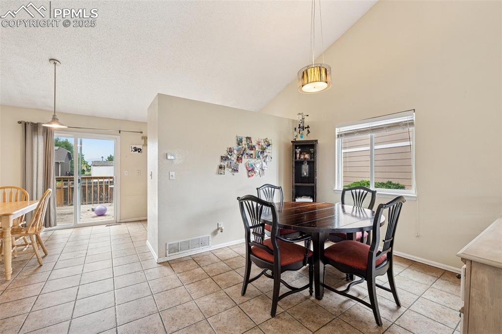 Image 4 of 28: Dining Area