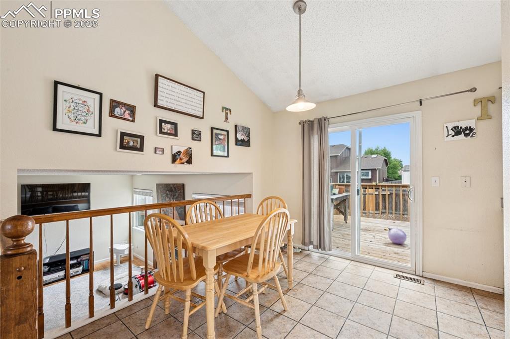 Image 7 of 28: Dining Area