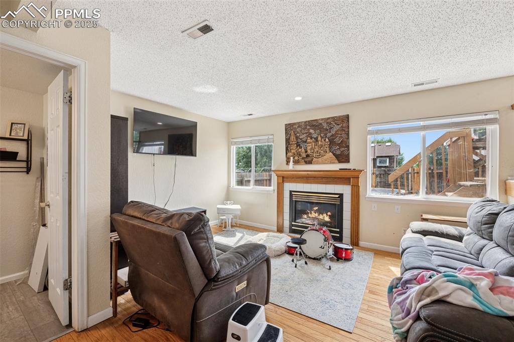 Image 9 of 28: Living Room