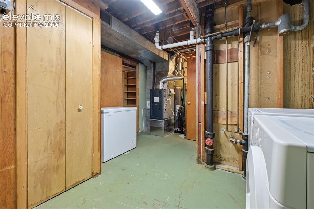 Image 30 of 30: Laundry and Utility Room