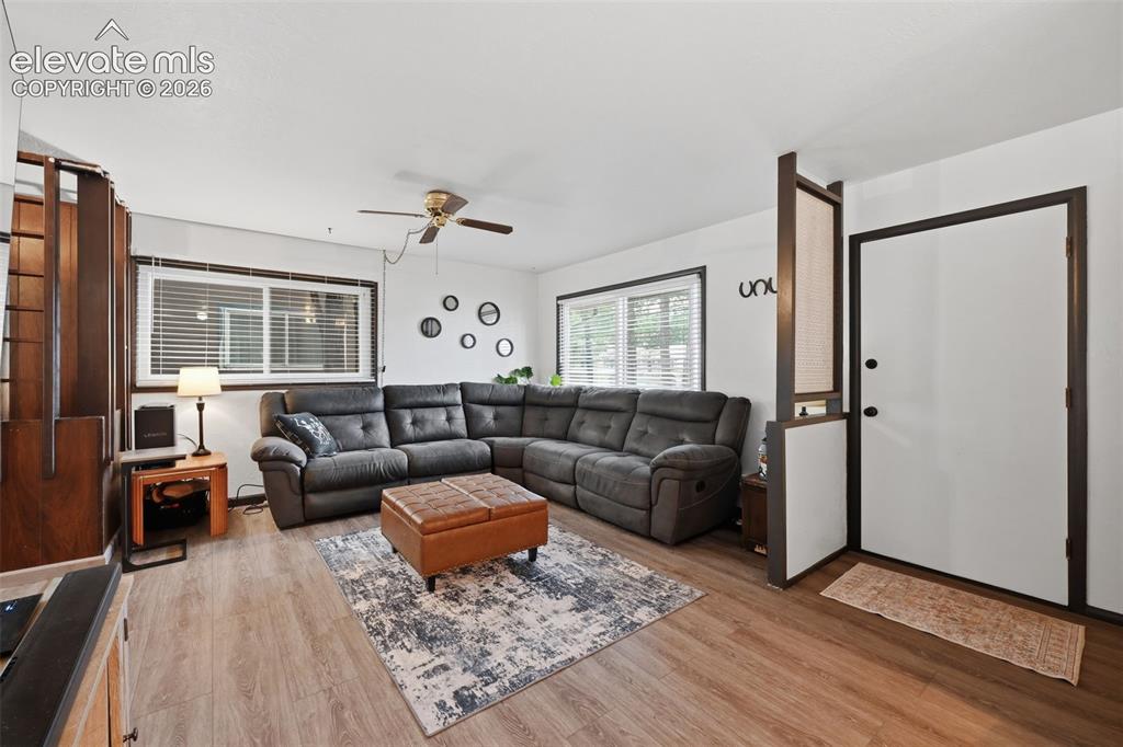 Image 9 of 30: Main level entry/living room