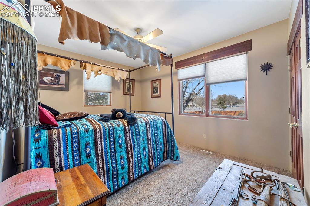 Image 27 of 50: Bedroom