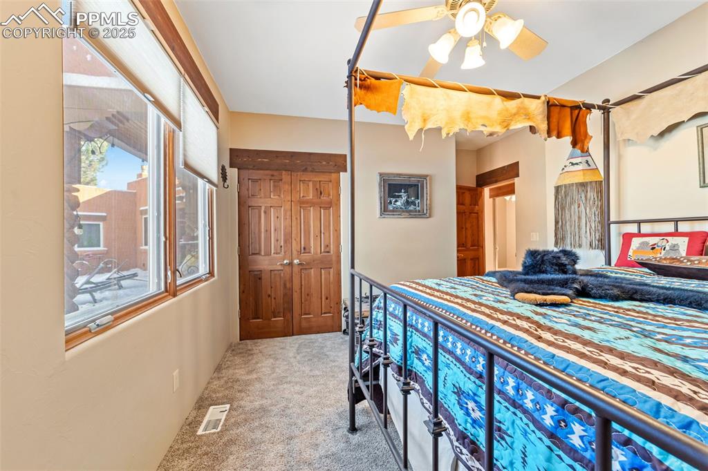 Image 28 of 50: Bedroom