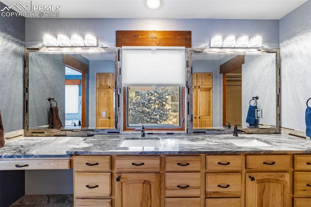 Image 36 of 50: Bathroom