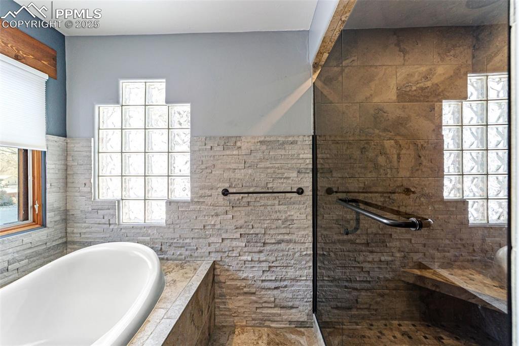 Image 41 of 50: Bathroom