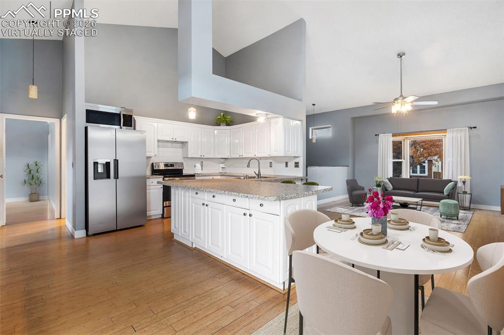 Image 4 of 30: Virtually Staged