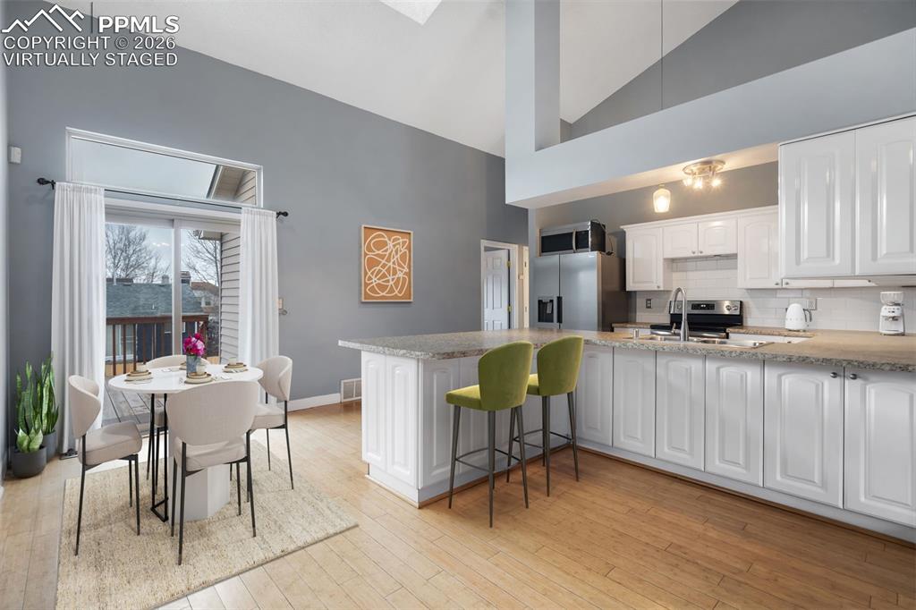 Image 6 of 30: Virtually Staged