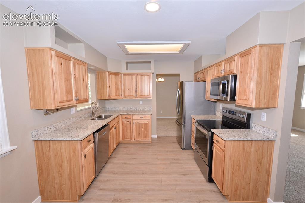 Image 11 of 33: Kitchen