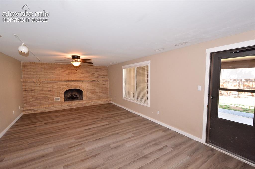 Image 14 of 33: Family room with gas fireplace