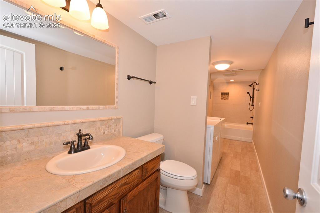 Image 17 of 33: Full bath/laundry on lower level