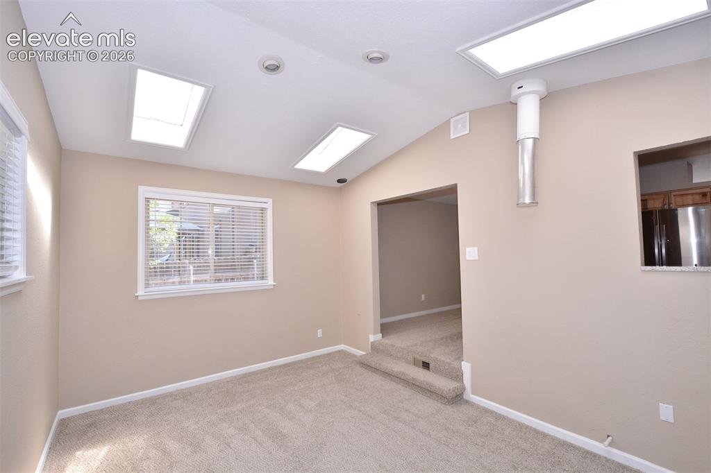 Image 8 of 33: Sunroom 
