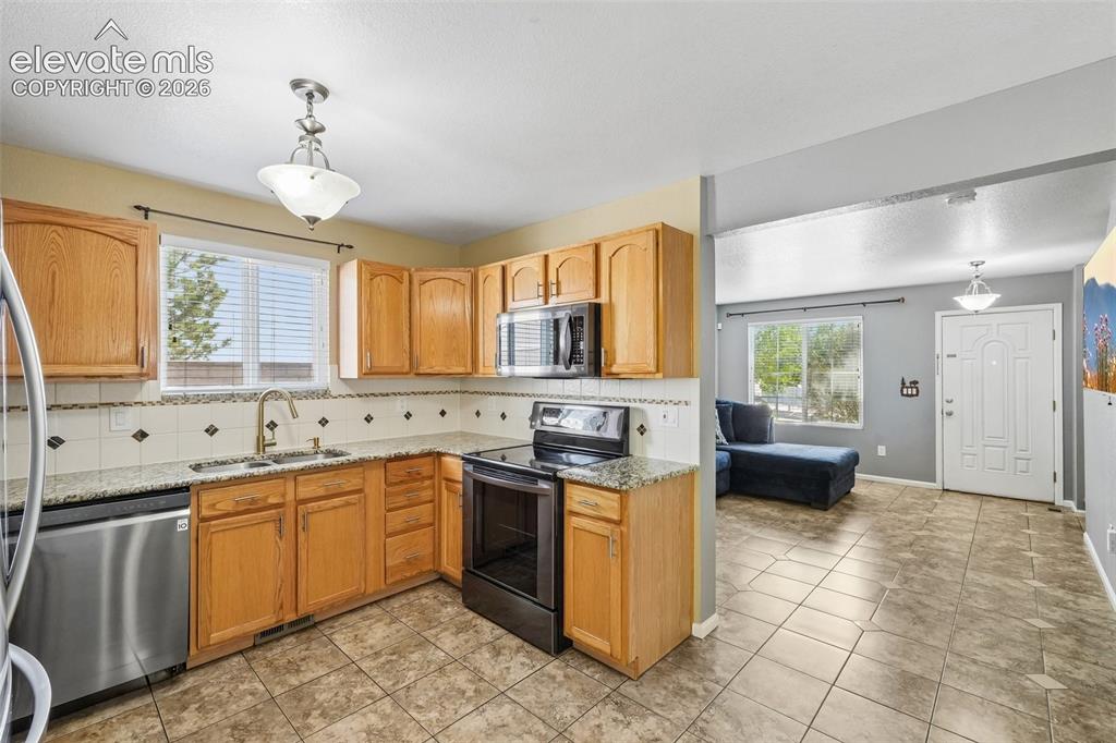 Image 10 of 37: Kitchen