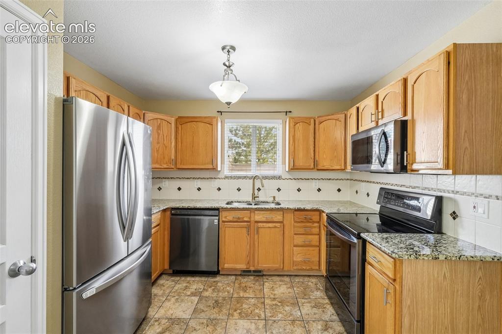 Image 13 of 37: Kitchen