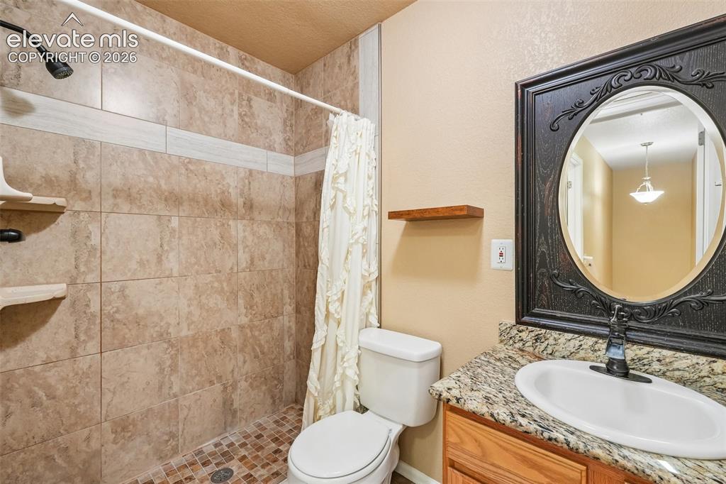Image 18 of 37: Bathroom