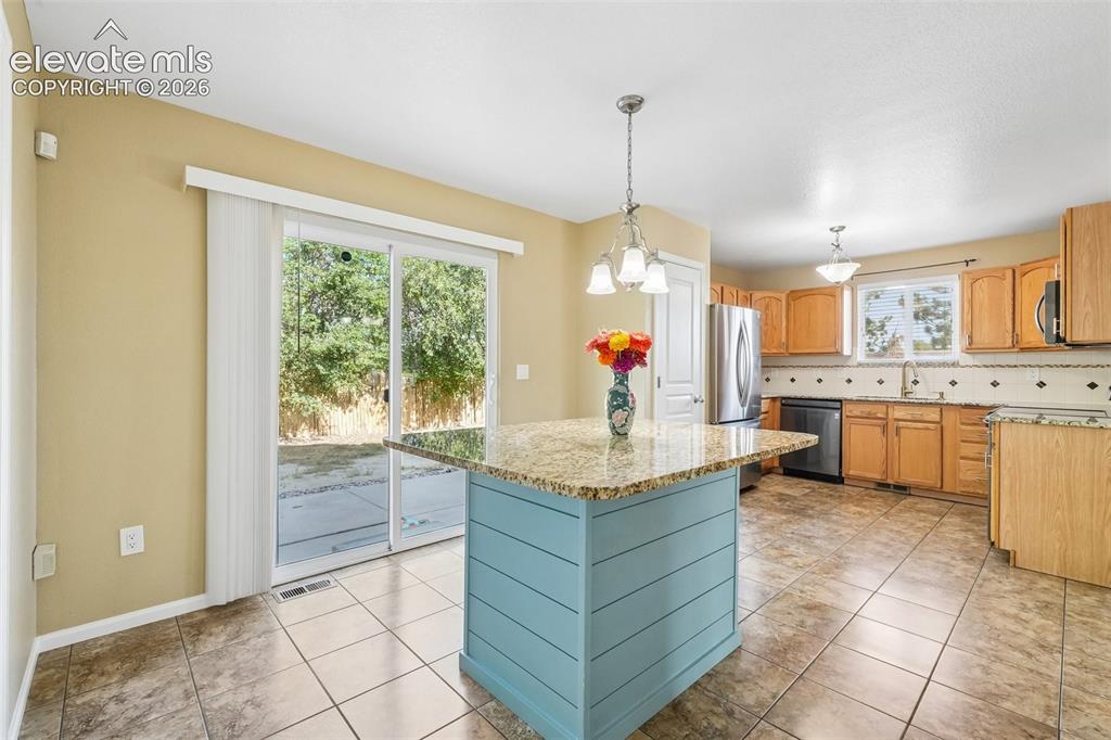 Image 9 of 37: Kitchen