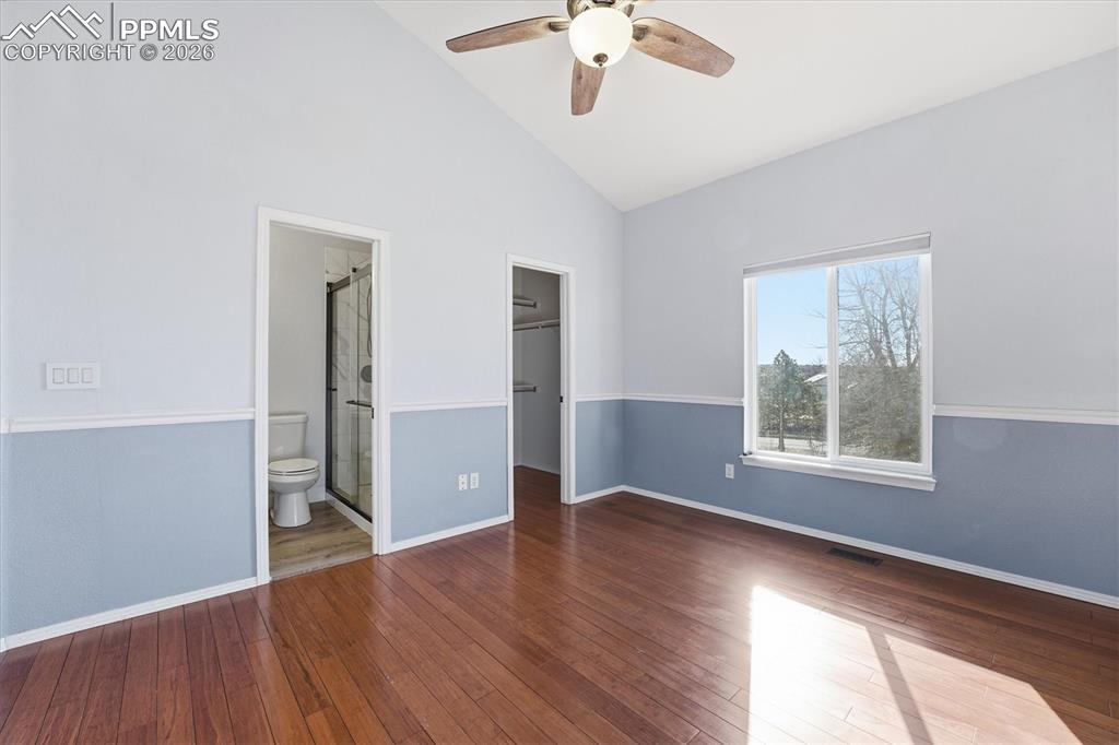 Image 16 of 49: Bedroom