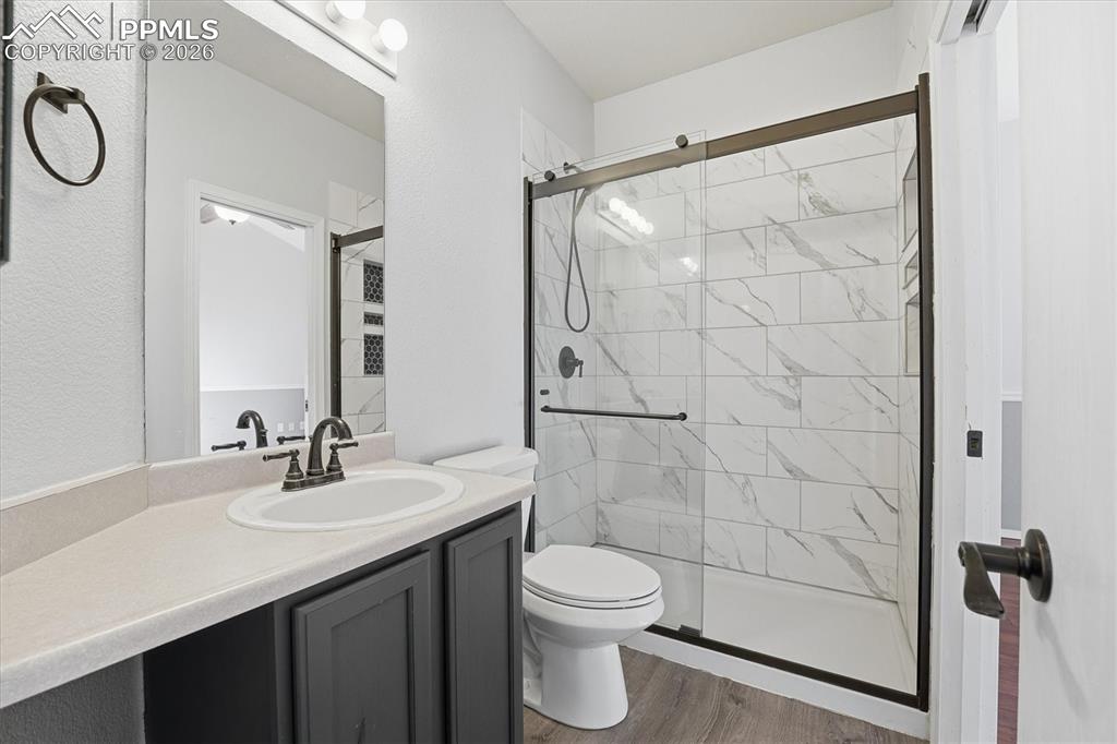 Image 17 of 49: Bathroom