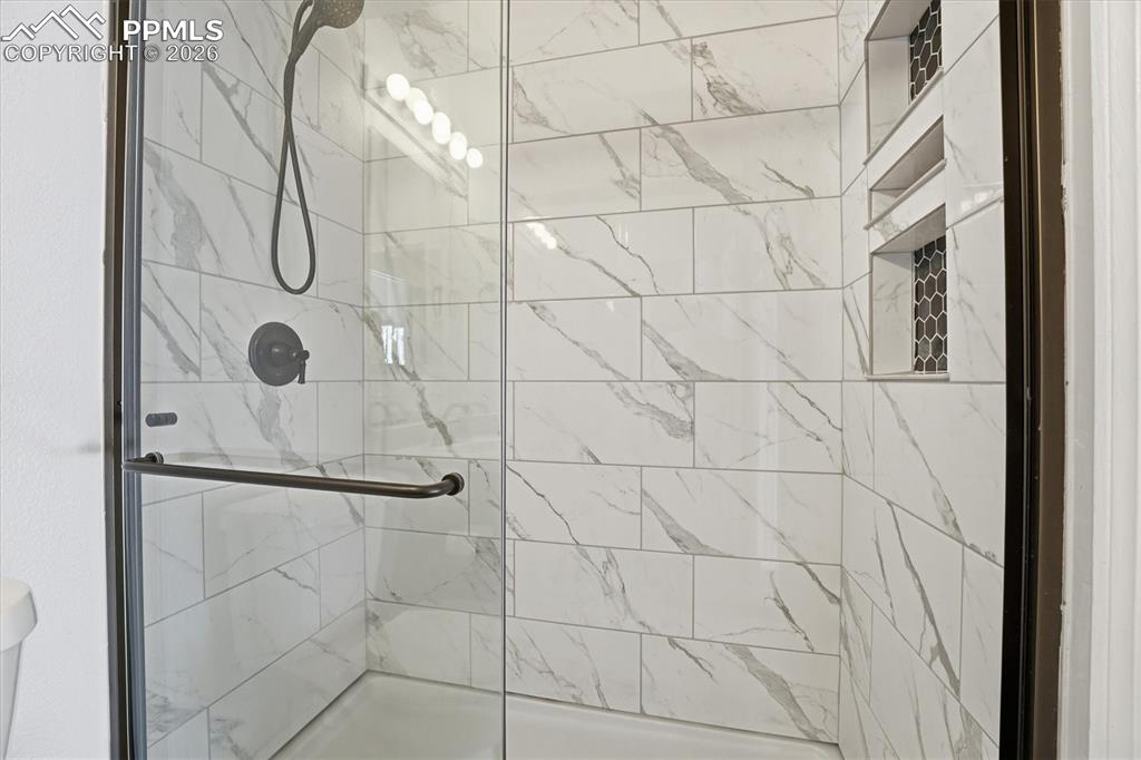 Image 19 of 49: Bathroom