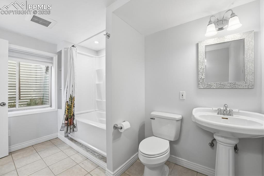 Image 46 of 49: Bathroom