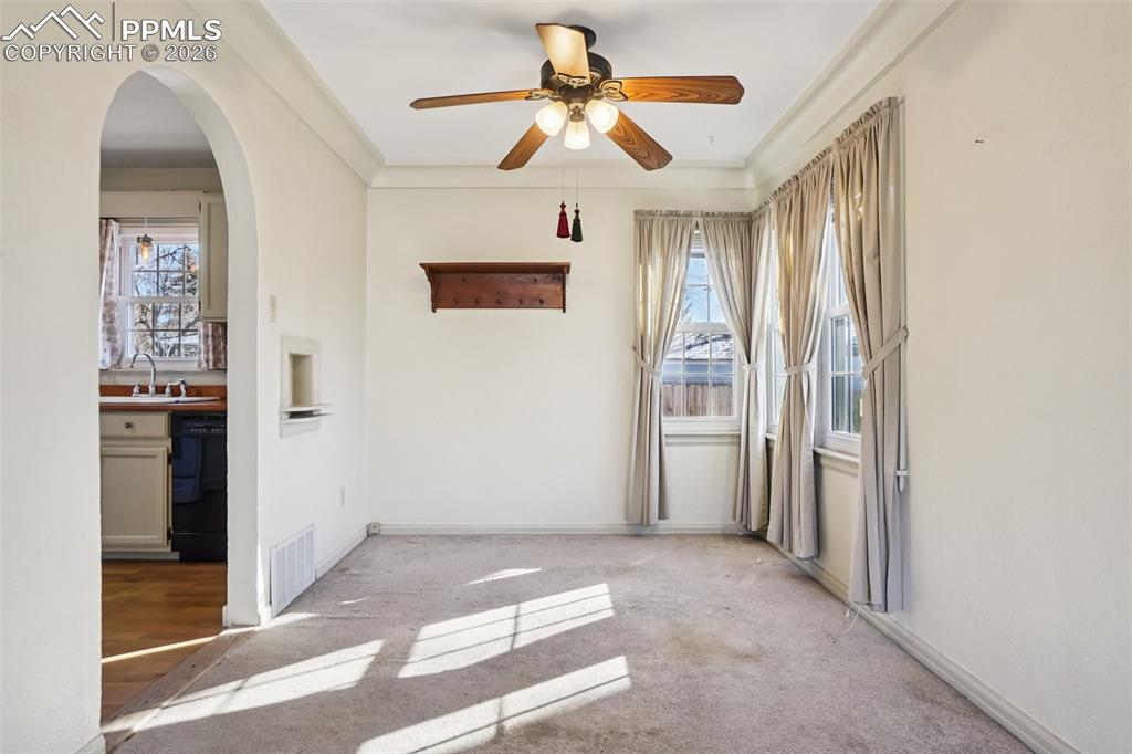 Image 9 of 48: Dining room