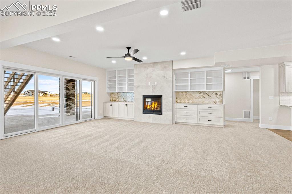 Image 16 of 20: Living Room