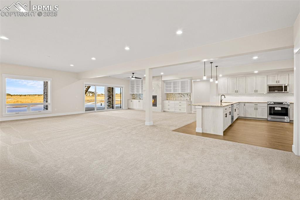 Image 18 of 20: Kitchen