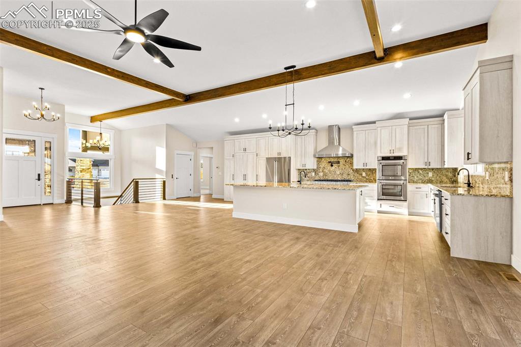 Image 8 of 20: Kitchen