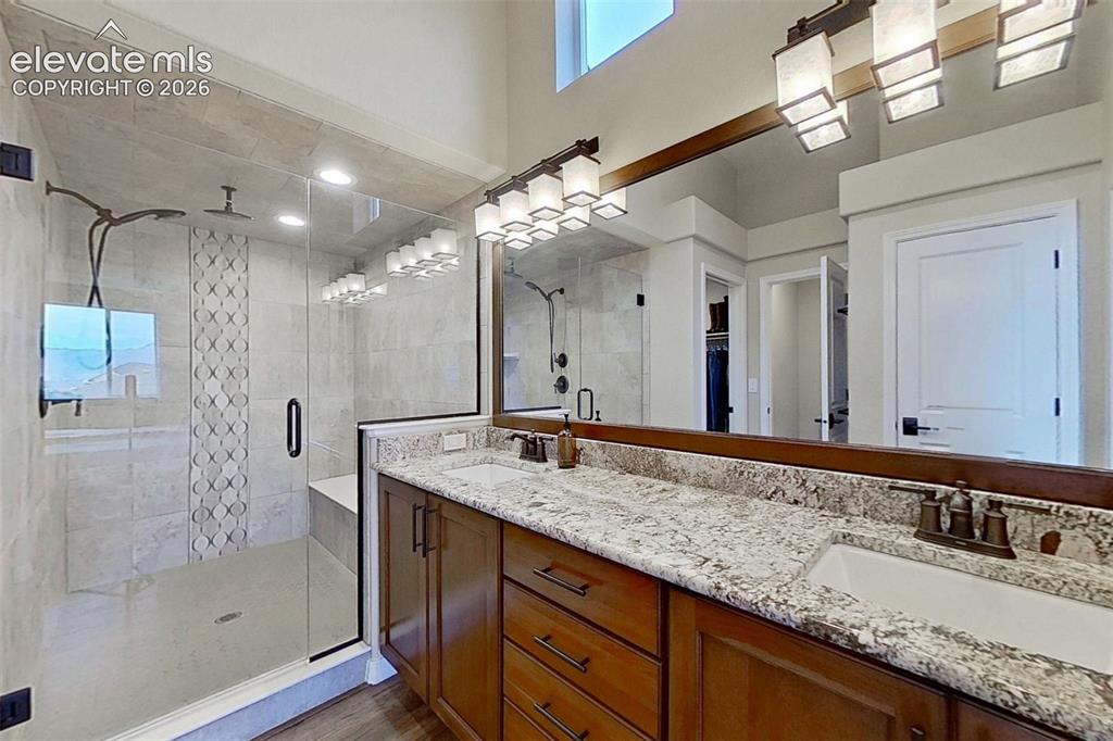 Image 14 of 35: Bathroom