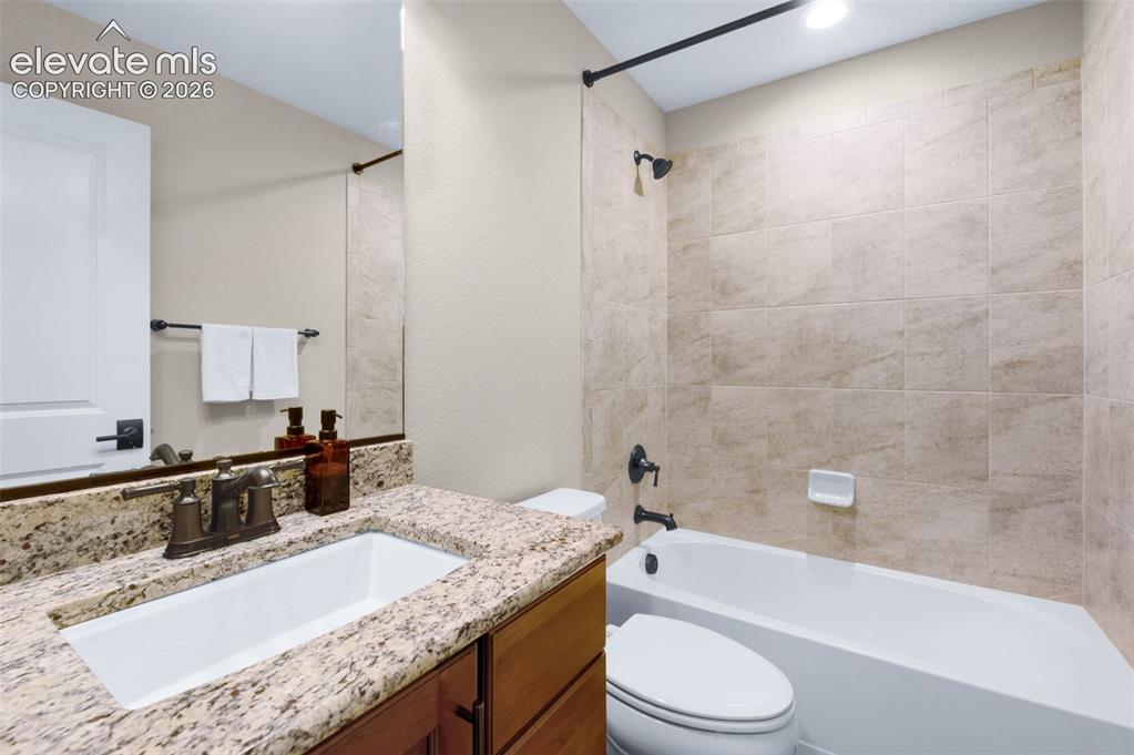 Image 18 of 35: Bathroom
