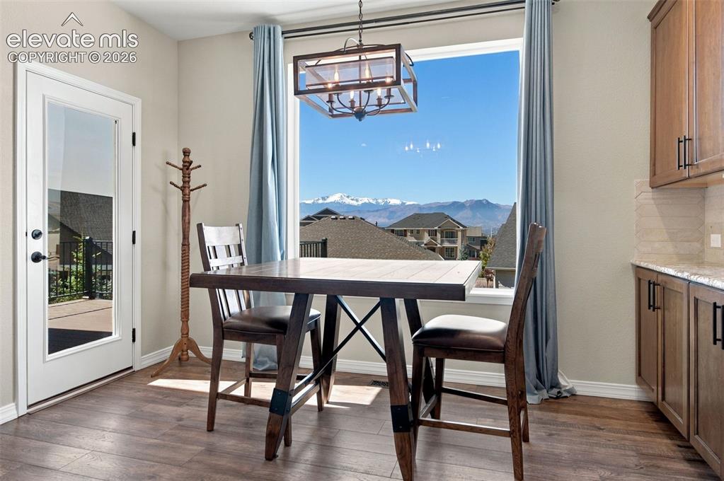 Image 9 of 35: Dining Area
