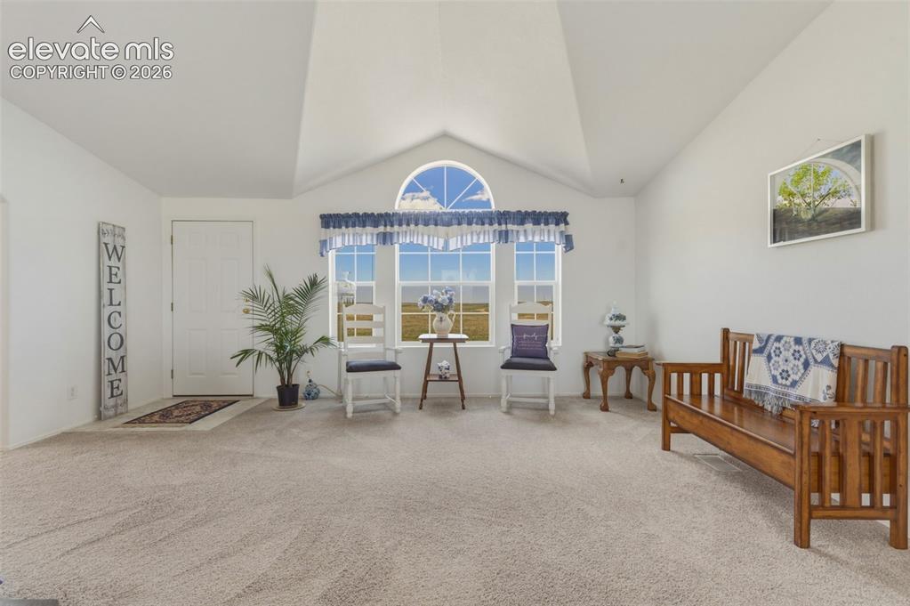 Image 16 of 36: Dining Area