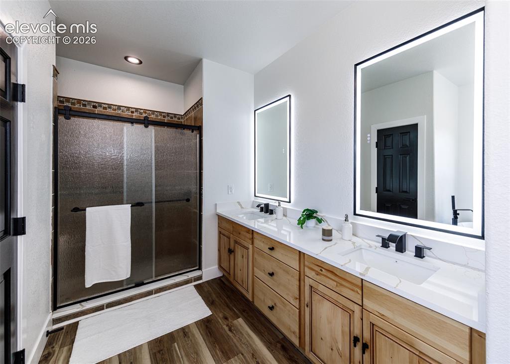 Image 15 of 46: Bathroom